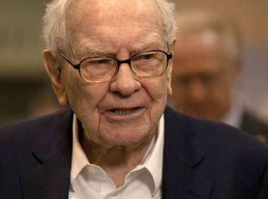 巴菲特继续抛售股票、暂停回购，伯克希尔哈撒韦现金储备突破3000亿美元